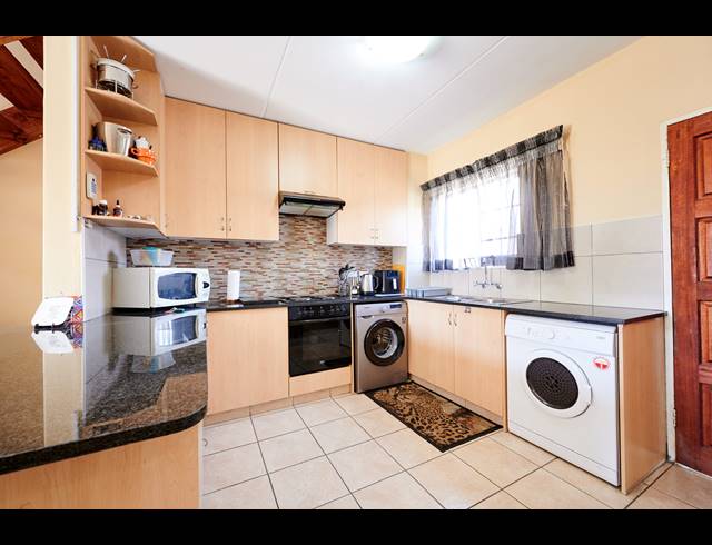 2 BEDROOM TOWNHOUSE FOR SALE IN NOORDWYK